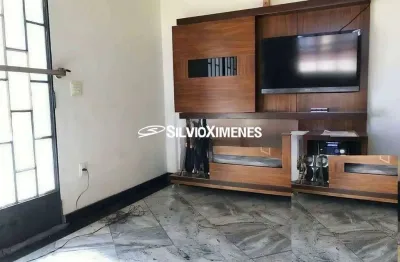 Residencial › Casa no Sagrada Família com 300,00 (M²), 3 quartos e 3 vagas para Venda