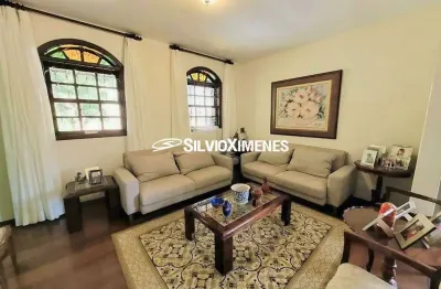 Residencial › Casa no Santa Lúcia com 340,00 (M²), 5 quartos e 3 vagas para Venda