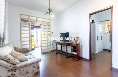 Residencial › Casa com 470,00 (M²), 4 quartos e 2 vagas para Aluguel