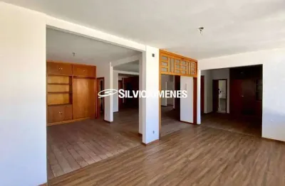 Residencial › Casa com 750,00 (M²), 5 quartos e 2 vagas para Aluguel