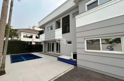 Casa de alto padrão com 4 quartos sendo 3 suítes com piscina na pedra branca