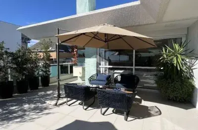 Mobiliada e equipada cobertura com 4 quartos em condomínio clube pé na areia na cachoeira do bom jesus!!