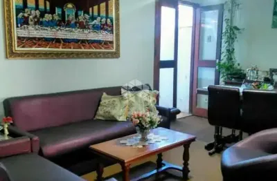 Casa residencial à venda com 5 quartos sendo 1 suíte e 3 vagas de garagem no bairro ipiranga em são josé/sc