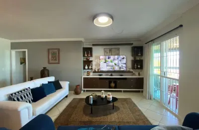 Apartamento amplo 4 dormitórios e 4 vagas de garagem no centro de itapema/sc