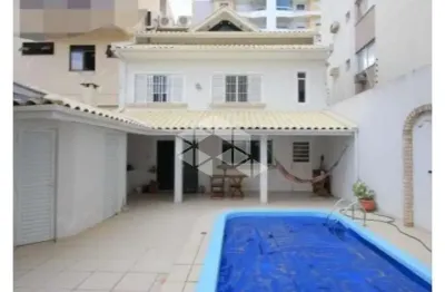 Casa comercial à venda na Rua Antônio Basil Schroeder, 17, Barreiros, São José