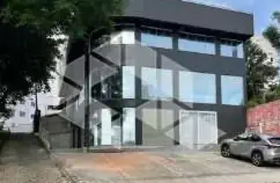 Prédio comercial no bairro estreito, em florianópolis, sc, vista para o mar, medindo 1,100m² de área total, 03 pavimentos, e 10 vagas de garagem