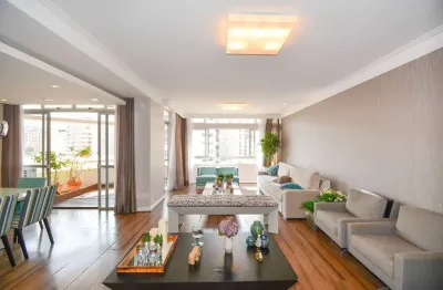 Apartamento no bairro centro, em florianópolis, sc, semi-mobiliado, com sacada, 05 dormitórios sendo 01 suíte, e 02 vagas de garagem.