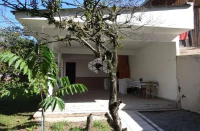 Casa a venda no córrego grande, com 4 dormitórios e terreno grande