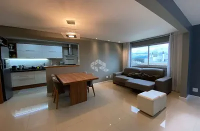 Cobertura duplex à venda com 2 quartos sendo 1 suíte e 1 vaga de garagem no bairro estreito em florianópolis/sc.