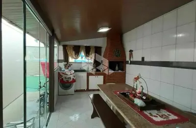 Casa no bairro ipiranga, em são josé, sc, 175m² privativos, churrasqueira, 03 dormitórios sendo 01 suíte, e 02 vagas de garagem.