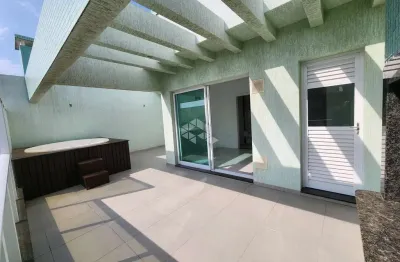 Apartamento duplex em mariscal, bombinhas, sc, com churrasqueira, 03 dormitórios sendo 01 suíte, e 02 vagas de garagem.