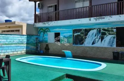 Casa à Venda a150m da Praia do Sonho - Terreno Amplo com Piscina e Edícula Completa