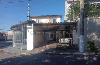 Sobrado geminado no parque da árvore -espaço, conforto