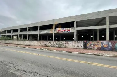 Casa comercial para alugar na Avenida Governador Jânio Quadros, 552, Parque Dourado, Ferraz de Vasconcelos