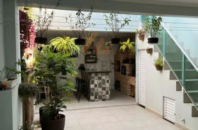 Excelente sobrado á venda com 03 dormitórios e 02 suítes no jardim monte azul