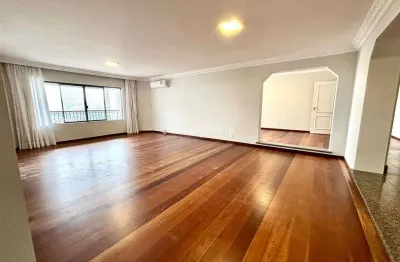 Vende-se apartamendo de 310m² com 4 suites, 4 vagas e despensa