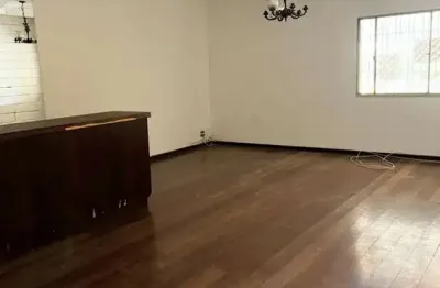 Sobrado para reforma alto da boa vista - 174m2, 3 quartos, 1 suíte, 2 vagas