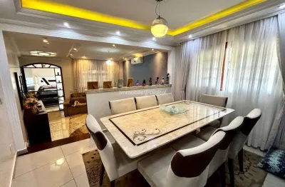 Vende-se casa de 250m² construídos, 3 quartos (1 suite) e 3 vagas