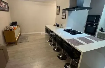 Vende-se apartamento de 108m² com 3 quartos (3 suítes) e 3 vagas