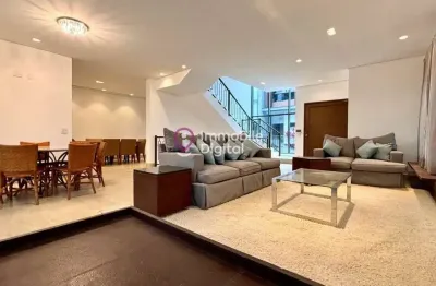 Casa em Condomínio à Venda 689m², 4 Suítes, 4 Vagas e piscina- Alto da Boa Vista.