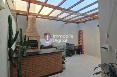 Sobrado à Venda com 4 Quartos e 6 banheiro 185 m² Localizado em de Interlagos