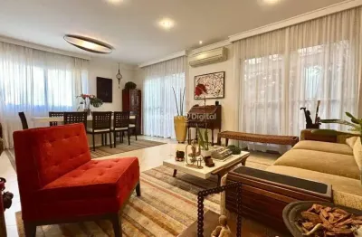 Casa Reformada em Condomínio Fechado ? 4 Dorms (3 Suítes), Quintal Amplo e Lazer