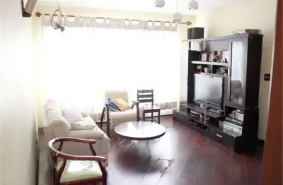 Aluga-se conjunto comercial de 137m² com 3 salas, 3 banheiros e 2 vagas