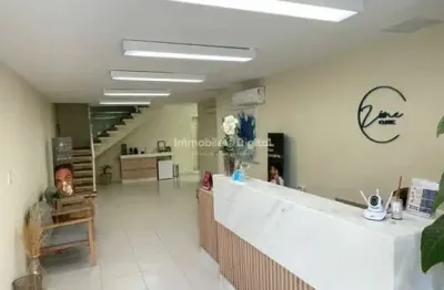 Prédio Comercial à Venda na Chácara Santo Antônio, para Clínica ou Consultórios