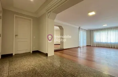 Vende-se apartamendo de 310m² com 4 suites, 4 vagas e despensa