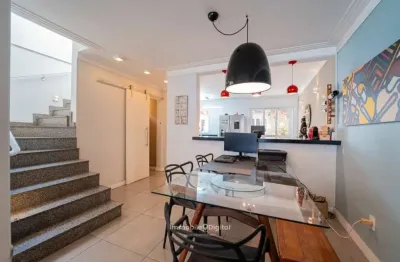 Casa Sobradada venda 158 m², 3 quartos, 1 suíte, 4  banheiros, 2 vagas