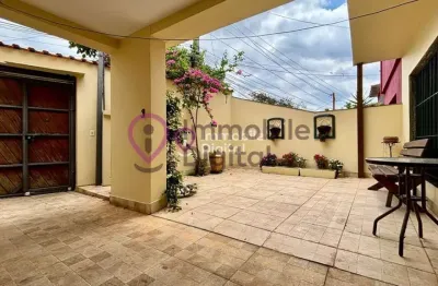 Casa à Venda 175m², 3 quartos, churrasqueira carvão e 2 vagas- Alto da Boa Vista
