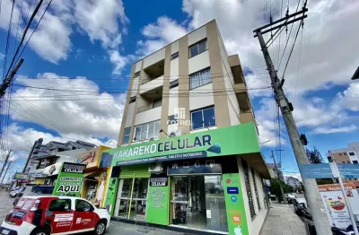 Apartamento com 02 dormitórios, 01 vaga para garagem, localizado á 2 quadras da