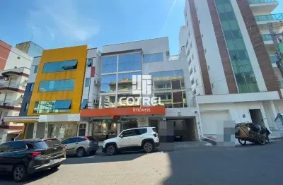 Apartamento central 1 dormitório e banheiro social localizado na cidade de santa