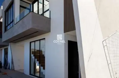 Casa 3 dormitórios sendo 1 suíte e 2 vagas de garagem no bairro cerrito localiza