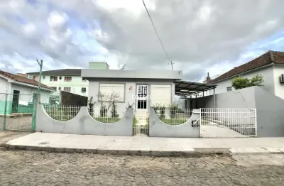 Casa para venda e locação 2 dormitórios, 2 vagas de garagem situada no bairro ca