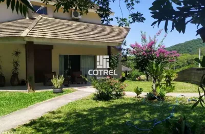 Casa 4 dormitórios sendo 2 suítes e 2 vagas de garagem no bairro camobi localiza