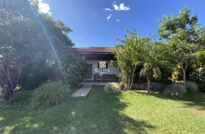 Casa comercial com 03 salas e 03 banheiros, situada na av. prefeito evandro no b