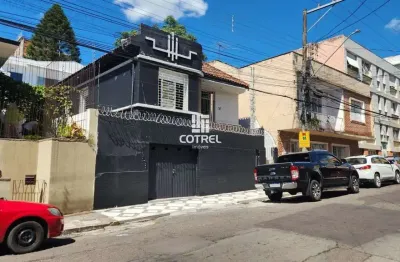 Casa para venda e locação 3 dormitórios, 1 vaga de garagem situada no bairro cen