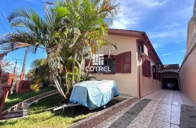 Casa para venda com 3 dormitórios e 2 garagens situada no bairro centro em santa