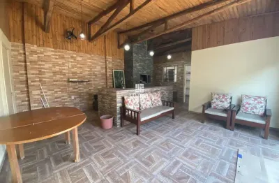 Excelente casa para locação no bairro dom antônio reis.