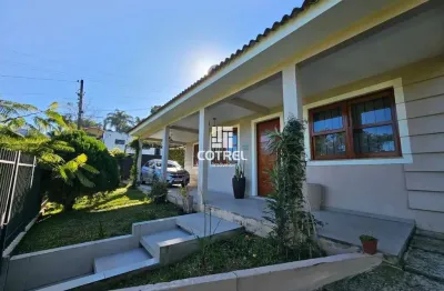 Casa á venda com 3 dormitórios sendo 1 suíte, 2 vagas de garagem localizada no b