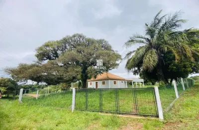 Chácara a venda com área construída de 3 dormitórios sendo 1 suíte, 2 banheiros