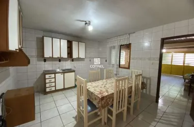 Casa á venda 03 dormitórios, 02 banheiros, 02 vagas de garagem localizada no bai