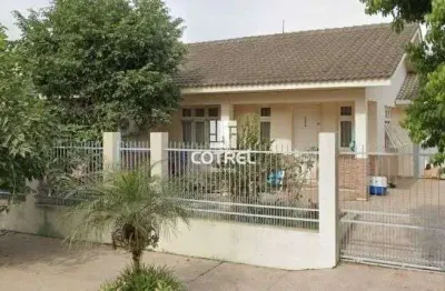 Casa á venda com 03 dormitórios, 02 banheiros sendo 1 suíte e 01 vaga de garagem