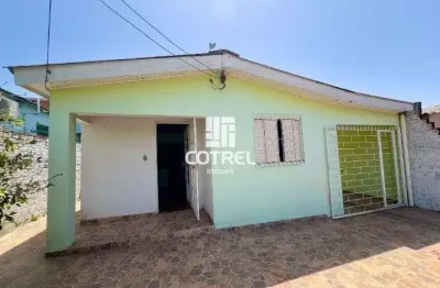 Casa á venda com 03 dormitórios, 02 banheiros sendo 1 suíte, 02 vagas de garagem