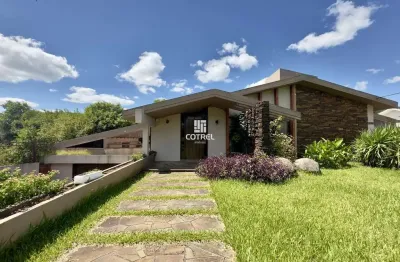 Casa para venda 4 dormitórios sendo 1 suíte, piscina situada no Bairro Camobi na