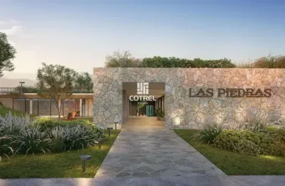 Terreno para venda em condomínio fechado Las Piedras situado no Bairro Tomazetti