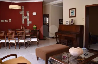 Casa com 3 quartos à venda na Rua Guararapes, São Francisco, Niterói
