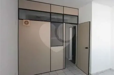 Sala comercial à venda na Avenida Ernani do Amaral Peixoto, Centro, Niterói