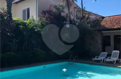 Casa com 4 quartos à venda na Rua Timbiras, São Francisco, Niterói